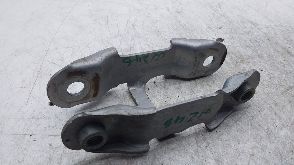MERCEDES BENZ B-CLASS W246 ENGINE MOUNT BRACKET A2462400809 FMR451