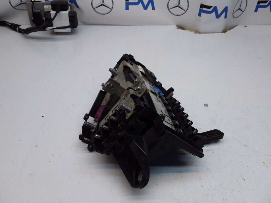Mercedes C-CLASS W205 Fuse Relay Junction Box A2055402250 FM00389