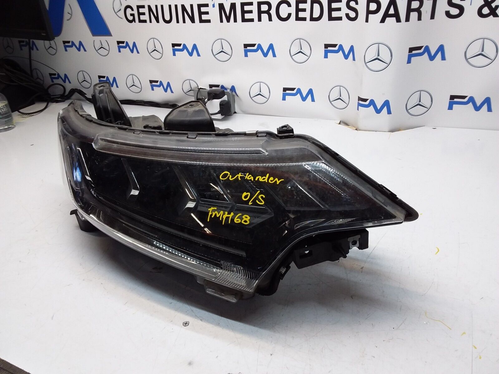 MITSUBISHI OUTLANDER MK3 2018 HEADLIGHT DRIVER SIDE LEFT R009A Z8CX FMH68