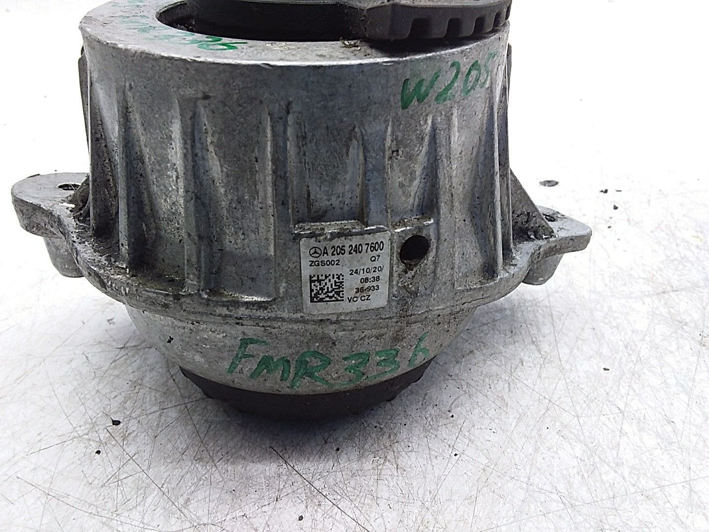 MERCEDES BENZ  C-CLASS W205  ENGINE MOUNT LEFT NS A2532407600 FMR336
