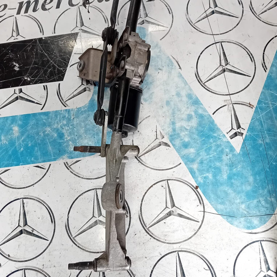 MERCEDES CLA C117 2013 - 2019 WIPER MOTOR & LINKAGE FRONT A1769061900