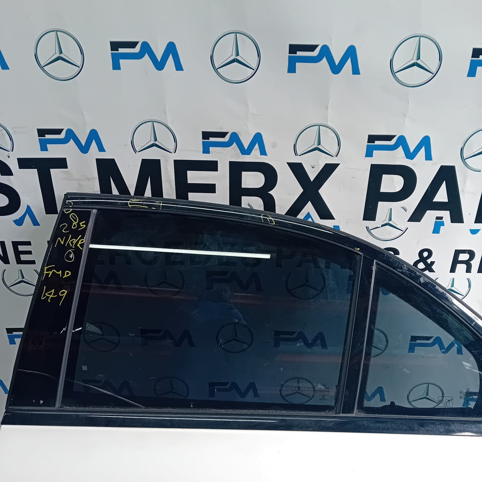 MERCEDES BENZ C-CLASS W205 PASSENGER SIDE REAR DOOR N/S/R WHITE  COMPLETE FMD149