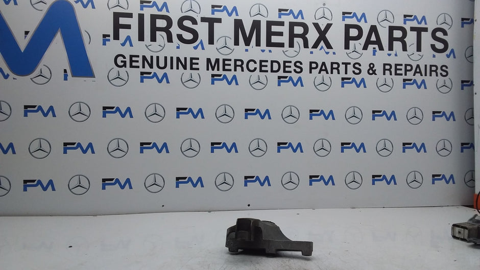 MERCEDES BENZ A-CLS W176 ENGINE MOUNTING BRACKET A2462401809 FMR449