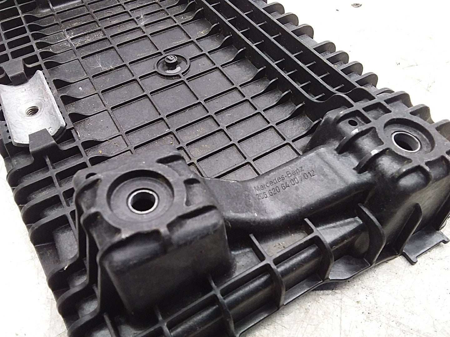 MERCEDES C-CLS W206 BATTERY HOLDER TRAY A2066206400 FMR227