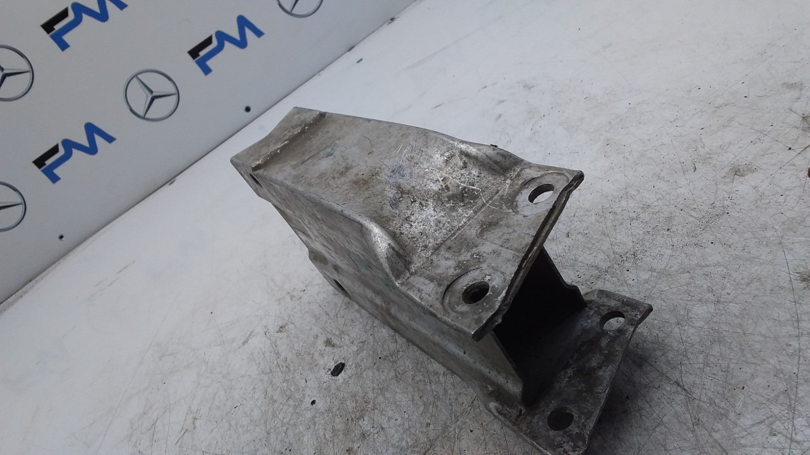 MERCEDES BENZ  C-CLASS W204 LEFT SIDE FRONT CRASH BAR SUPPORT A2046201195 FMR408