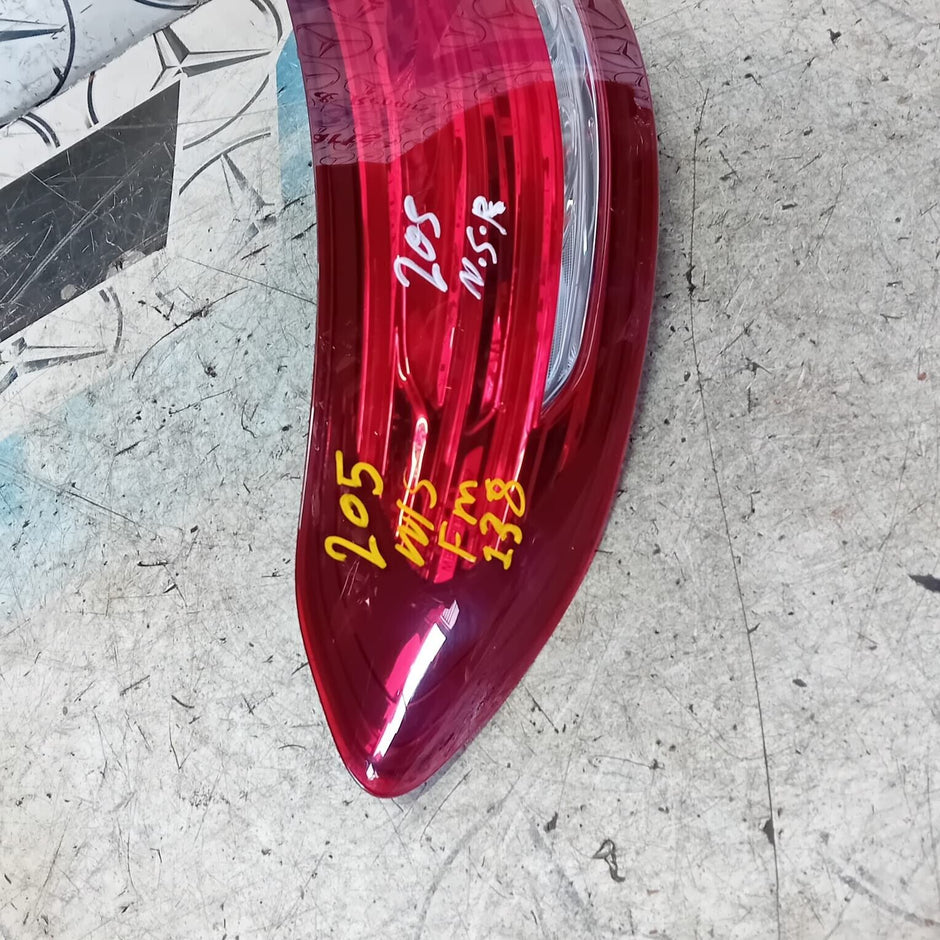 MERCEDES BENZ C-CLASS W205 COUPE PASSENGER SIDE ( N.S ) L.E.D TAIL LIGHT