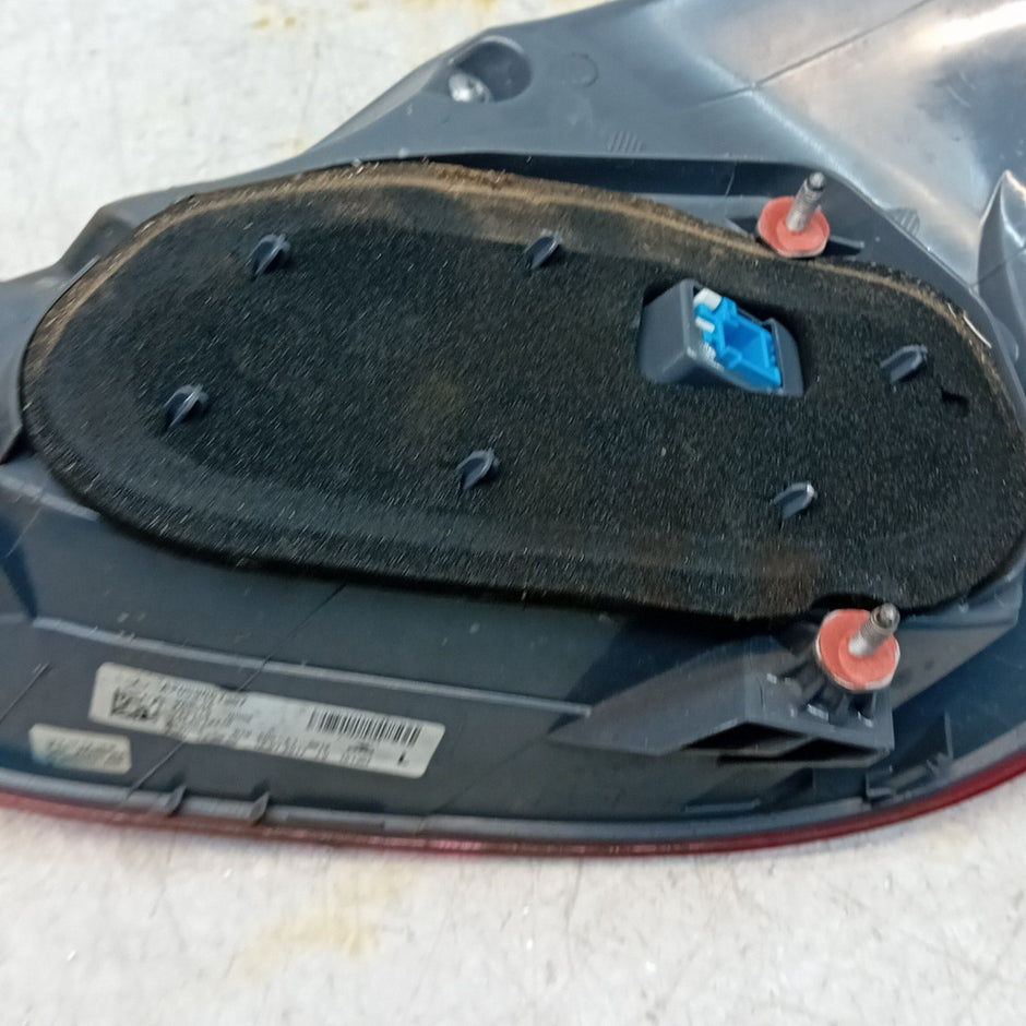 MERCEDES BENZ C-CLASS W205 PASSENGER REAR TAIL LIGHT NS  2015 A2059061357 FMT320