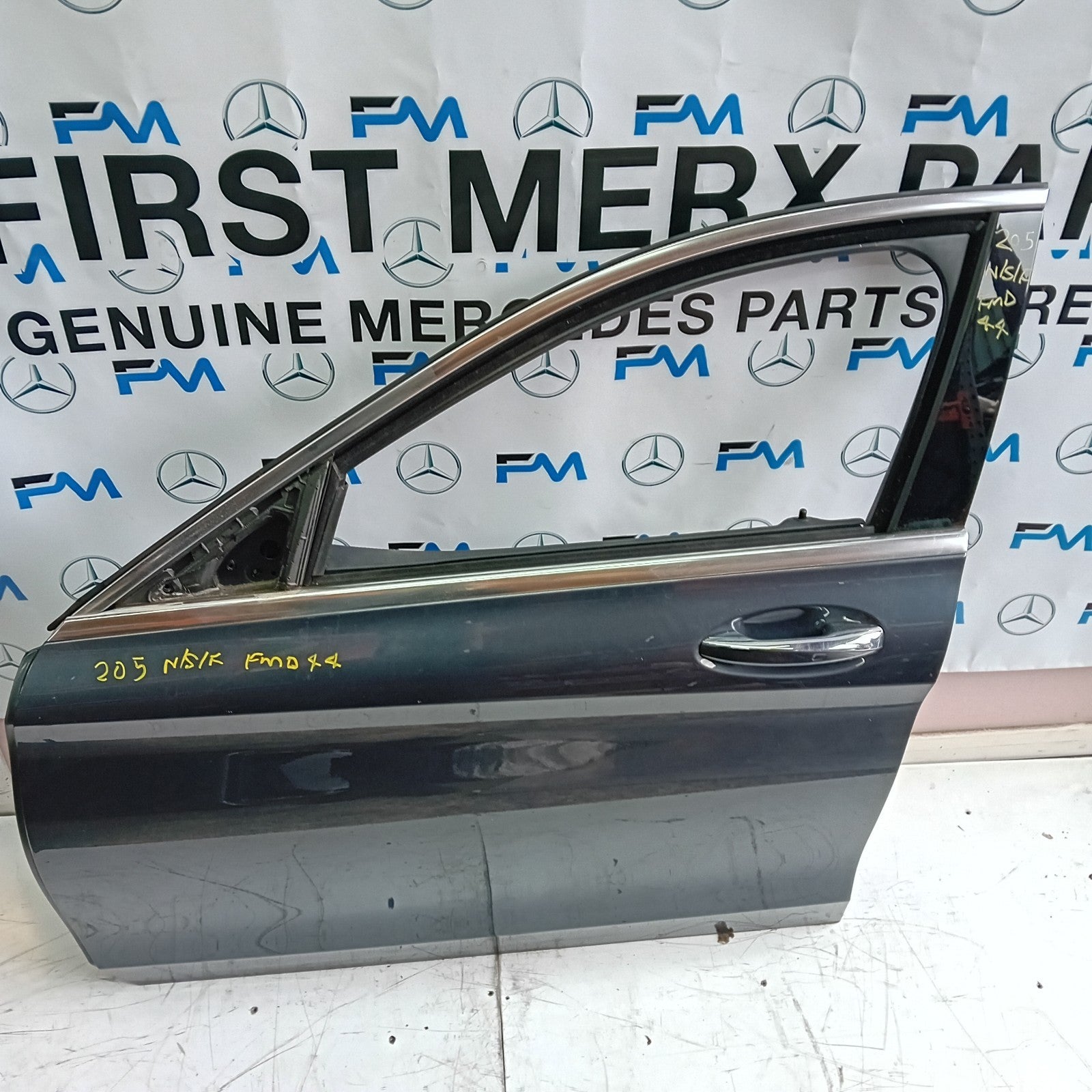 MERCEDES BENZ C-CLASS W205 PASSENGER SIDE FRONT DOOR N/S/F COMPLETE FMD44