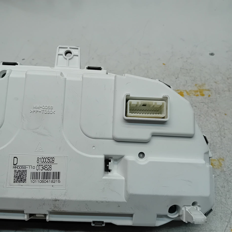 MITSUBISHI OUTLANDER SPEEDOMETER INSTRUMENT CLUSTER  8100C509 FM001141