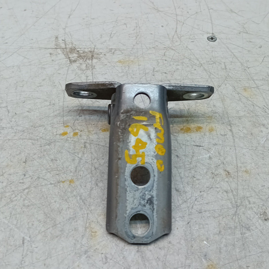 MITSUBISHI OUTLANDER MK3  FRONT DOOR HINGE PANEL E1 A046834 FM001645