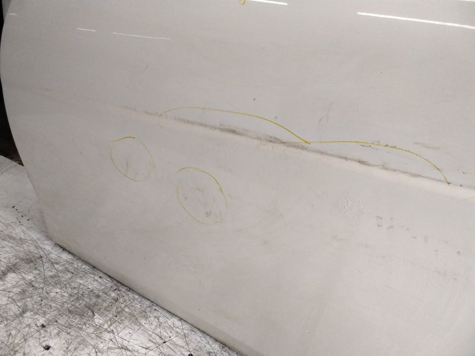 MERCEDES BENZ  C-CLS W204 SLN PASSENGER FRONT DOOR NSF WHITE 2008-14  FMD588
