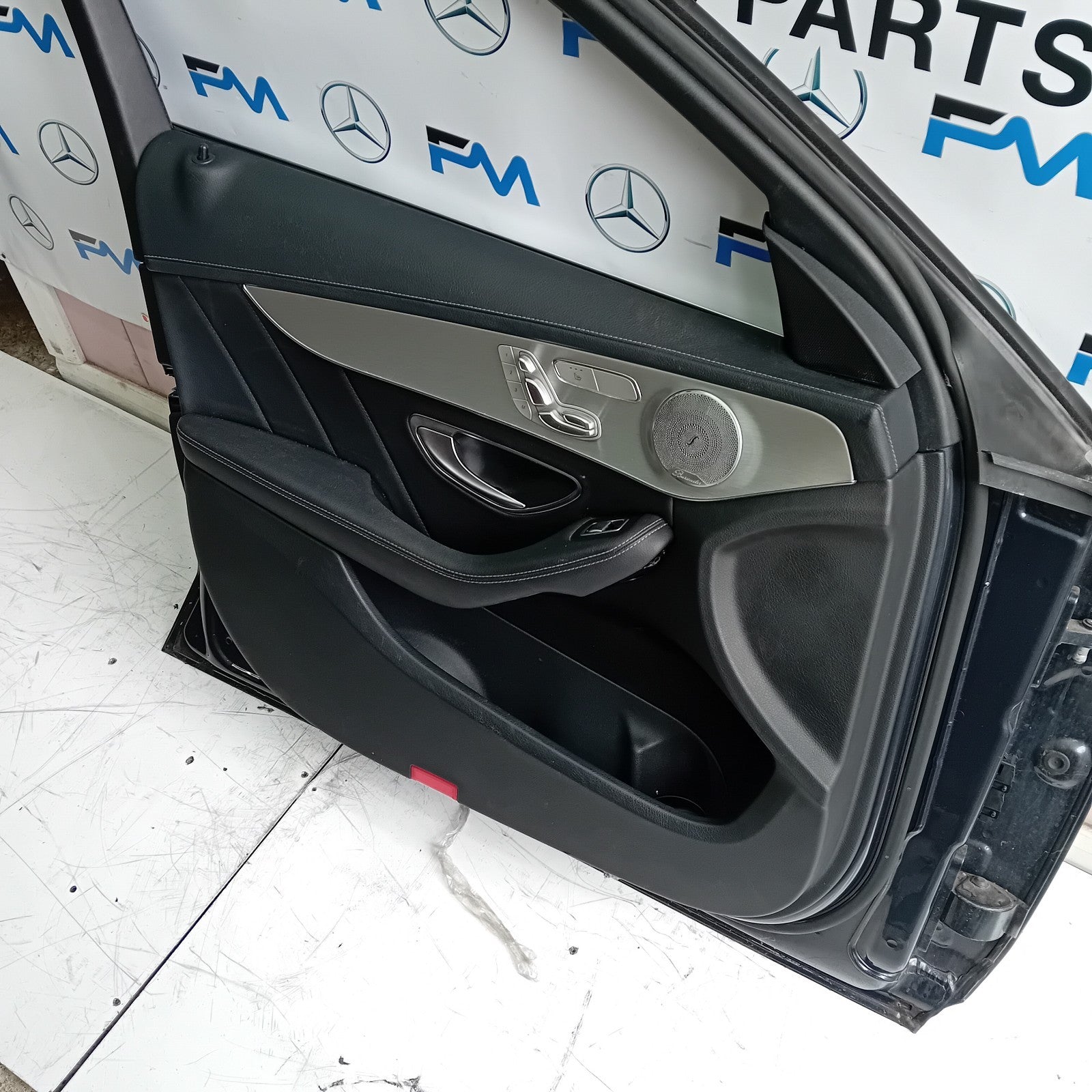 MERCEDES BENZ C-CLASS W205 PASSENGER SIDE FRONT DOOR N/S/F COMPLETE FMD44