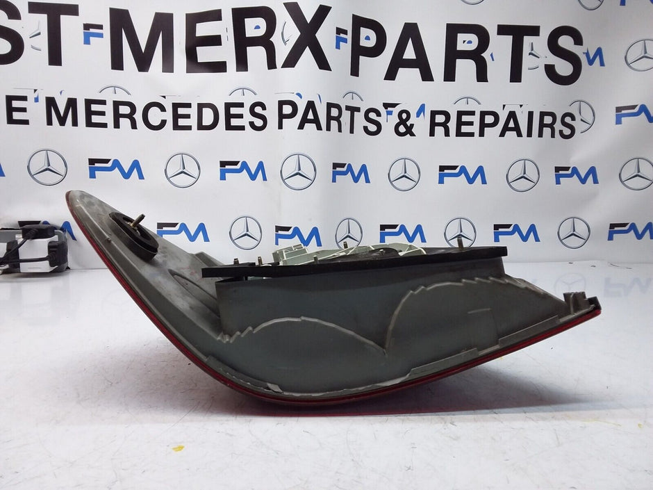 MERCEDES E-CLASS W211 REAR DRIVER SIDE O/S LED LIGHT A2118200664 FMT33