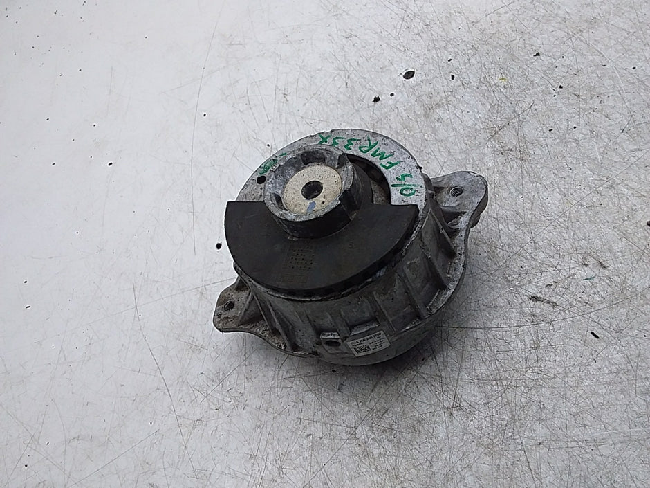 MERCEDES BENZ C-CLASS W205  ENGINE MOUNT RIGHT OS A2052407700 FMR337