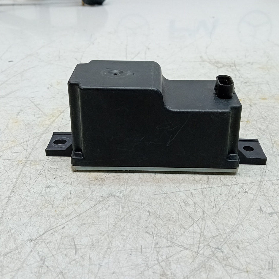 MERCEDES C-CLASS VOLTAGE CONVERTER AUXILIARY BATTERY W205 A2059053414 FM001536