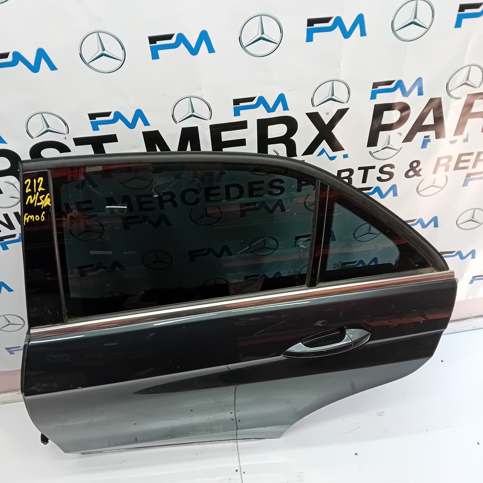 MERCEDES BENZ E-CLASS  W212 PASSENGER SIDE REAR DOOR ( NEAR SIDE REAR ) FM06