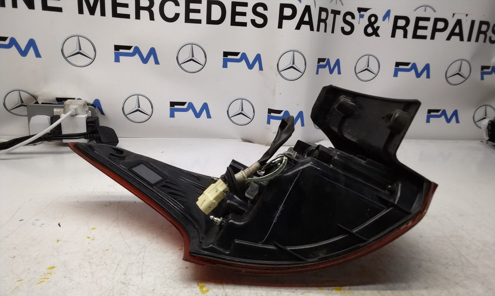 MITSUBISHI OUTLANDER DRIVER SIDE RIGHT OS REAR TAIL LIGHT FMT211 HALF LED