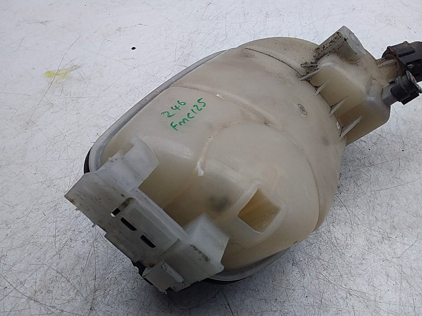 MERCEDES BENZ B-CLASS W246 COOLANT EXPANSION TANK  A2465000049 FMC125 (DAMAGED)