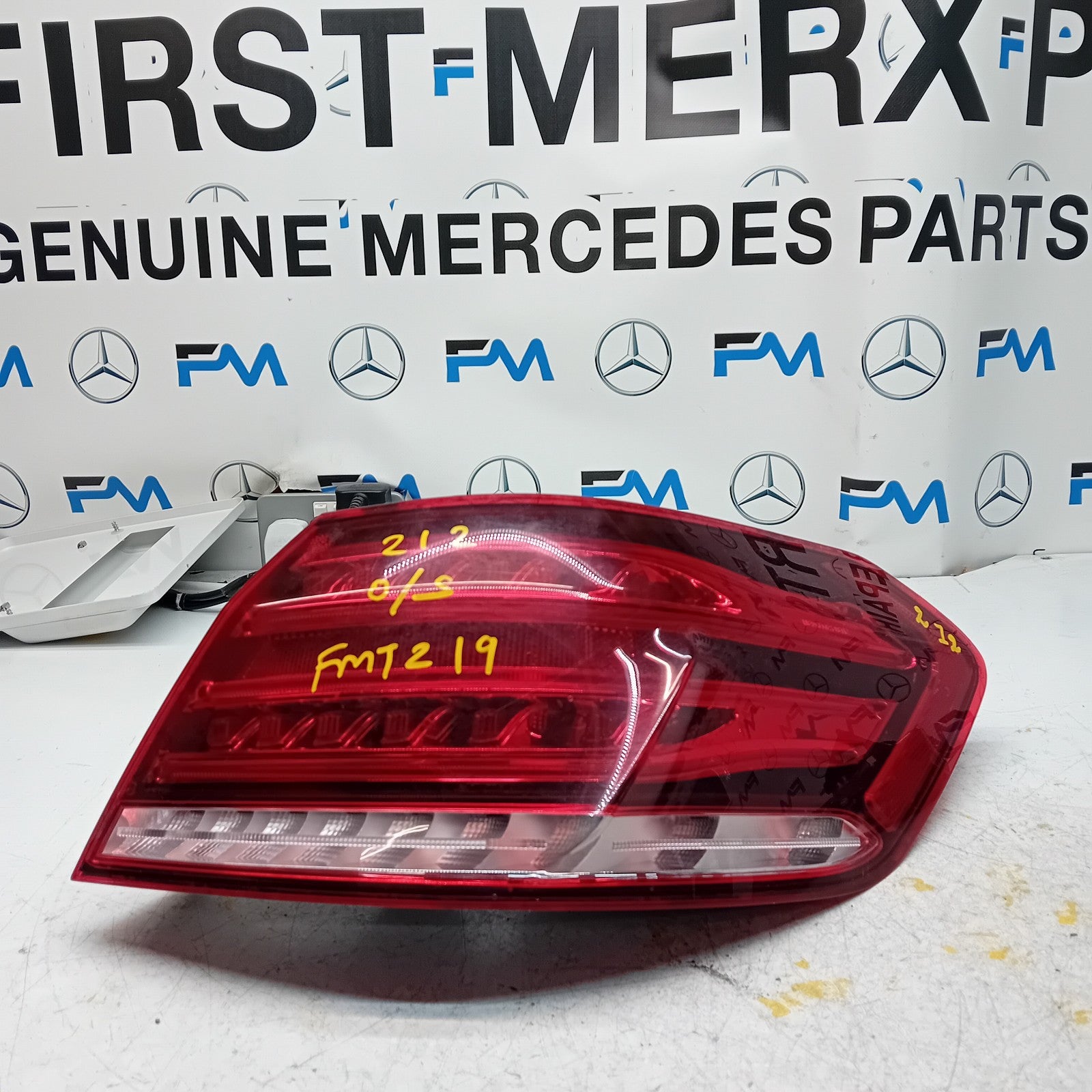 MERCEDES E-CLASS W212 DRIVER SIDE RIGHT OS REAR TAIL LIGHT A2129060803 FMT219
