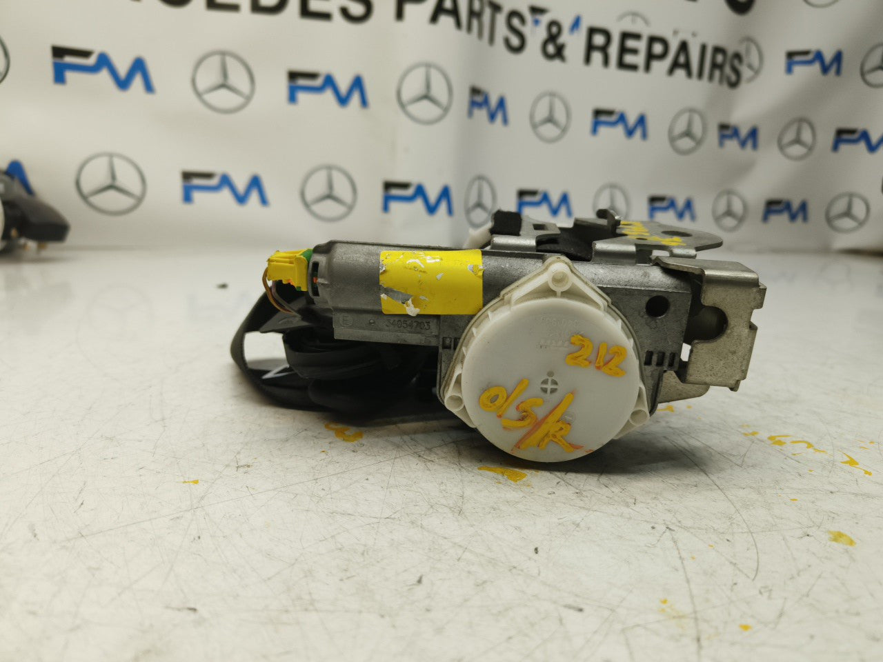 MERCEDES E300 W212 ESTATE DRIVER RIGHT SIDE REAR SEAT BELT A2128606085 FMS36 OSR