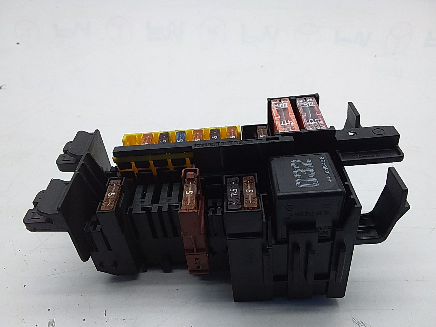 MERCEDES C CLASS FUSE RELAY BOX A2059067200 W205 2014 - 2021 FMF23