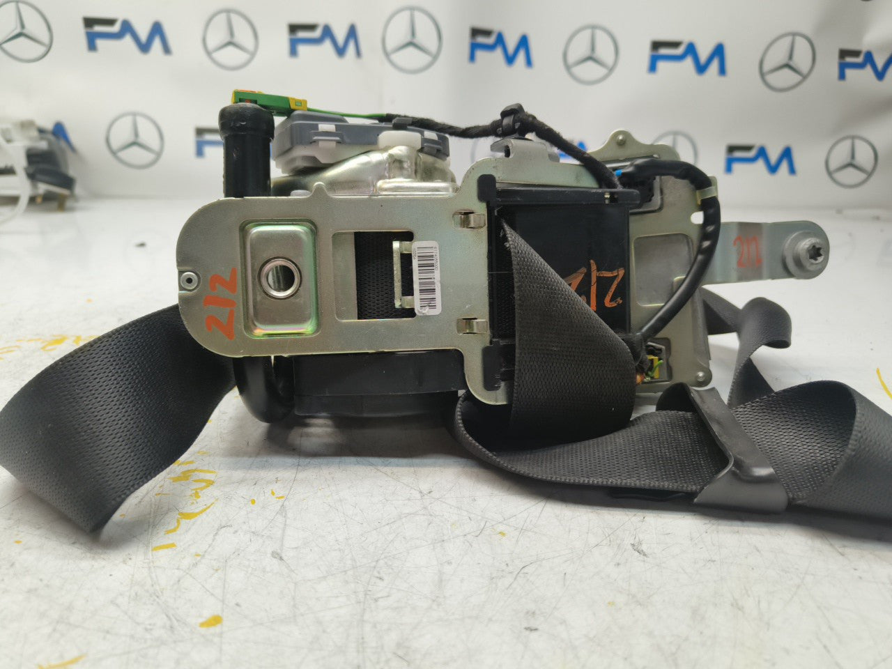 MERCEDES BENZ E-CLASS W212 DRIVER SIDE FRONT SEAT BELT A2128607685 OSF FMS41