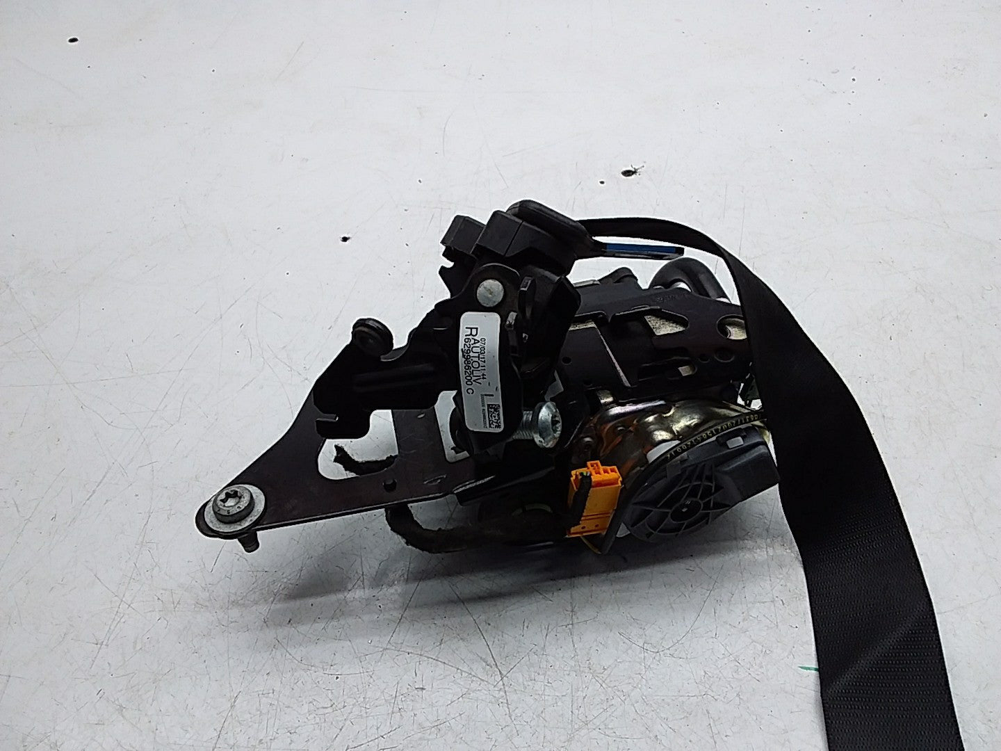 MERCEDES E-CLASS W238 SEAT BELT FRONT RIGHT DRIVER SIDE A2388602900 FMS254 OSF