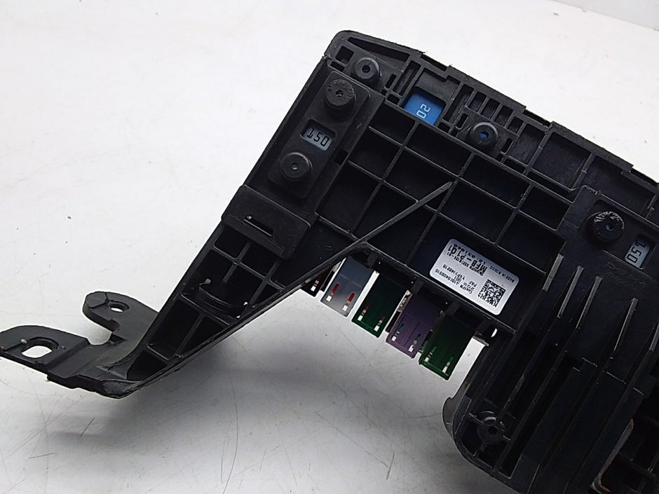 MERCEDES BENZ M-CLASS W166  FUSE RELAY BOX  A1669067701  FMF131