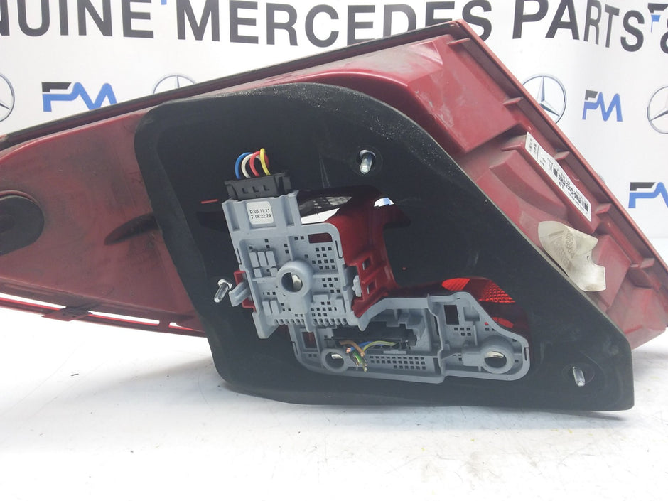 MERCEDES  C-CLASS W204 2011 REAR PASSENGER N/S TAIL LIGHT A2048205464 FMT92
