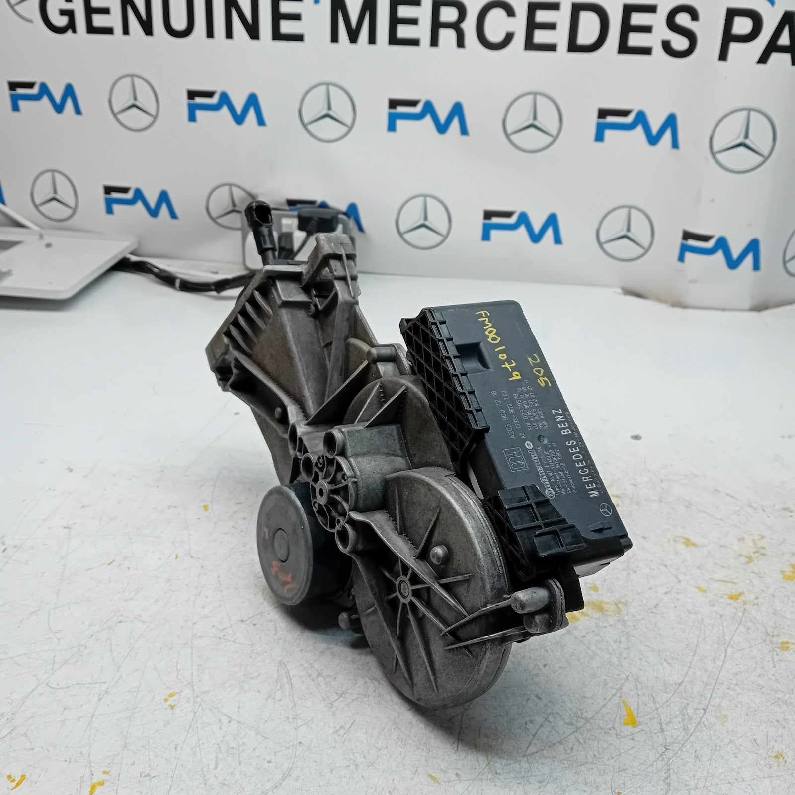 Mercedes C-CLASS W205 TAILGATE BOOT LIFT MOTOR FM00596 A2059007218 FM001079