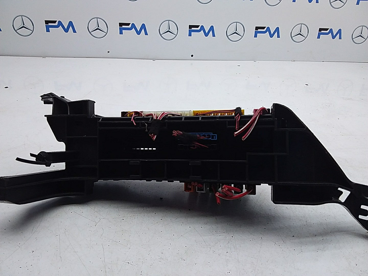 MERCEDES BENZ GLC W166 2015-2019 FUSE RELAY BOX  A1665402350 FMF126