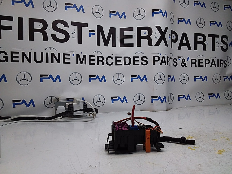 MERCEDES C CLASS FUSE RELAY BOX A2059067200 W205 2014 ONWARDS FMF87