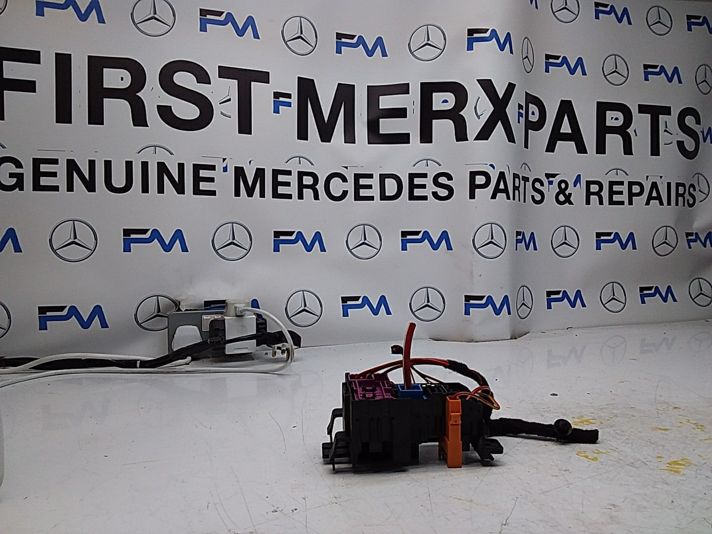 MERCEDES C CLASS FUSE RELAY BOX A2059067200 W205 2014 ONWARDS FMF87