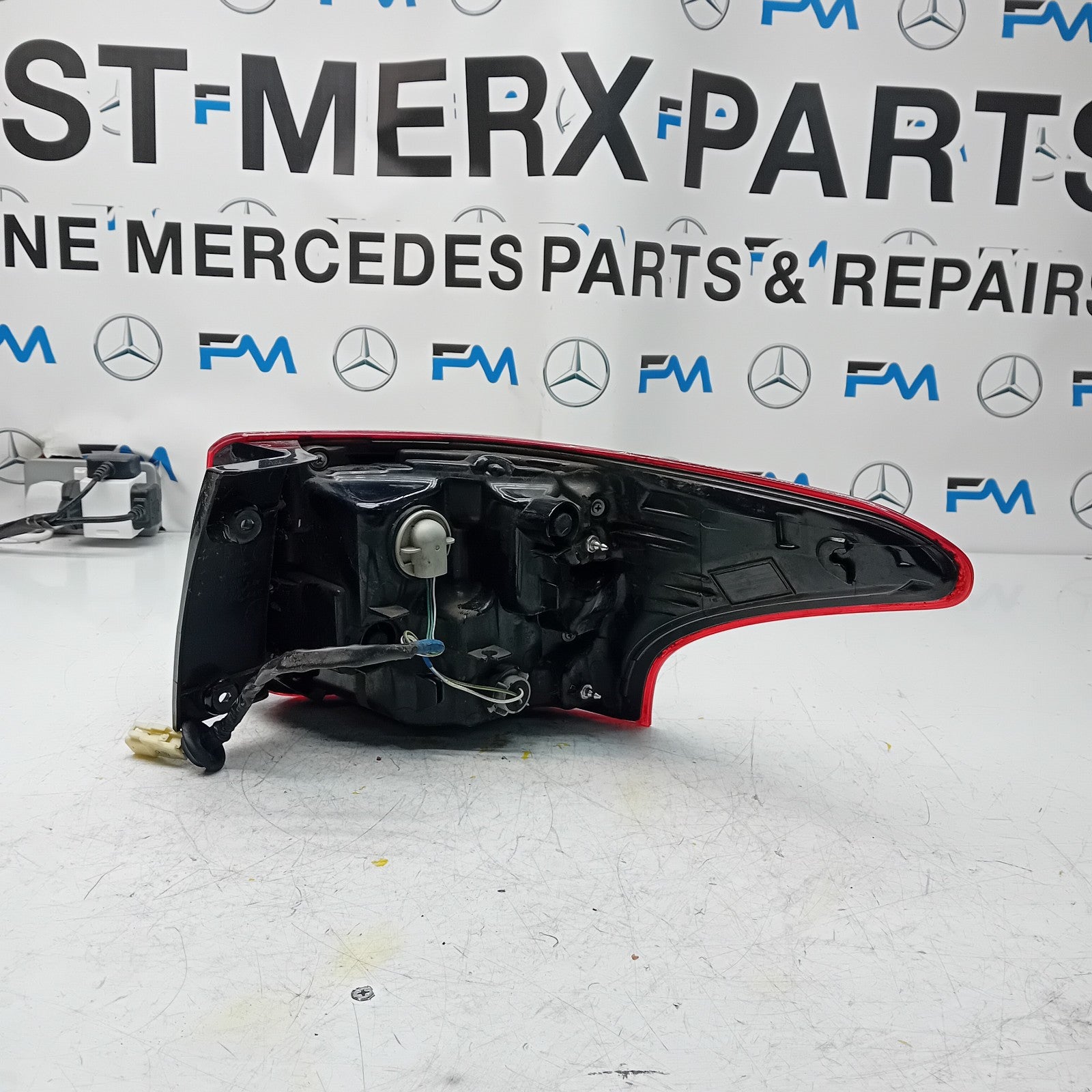 MITSUBISHI OUTLANDER MK3 2015-19 PASSENGER SIDE NS OUTER REAR TAIL LIGHT FMT136
