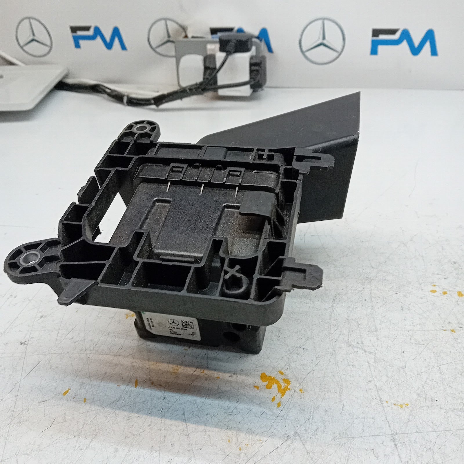 MERCEDES C-CLASS W205 ENGINE SOUND CONTROL MODULE & BRACKET A2239016902 FM001130