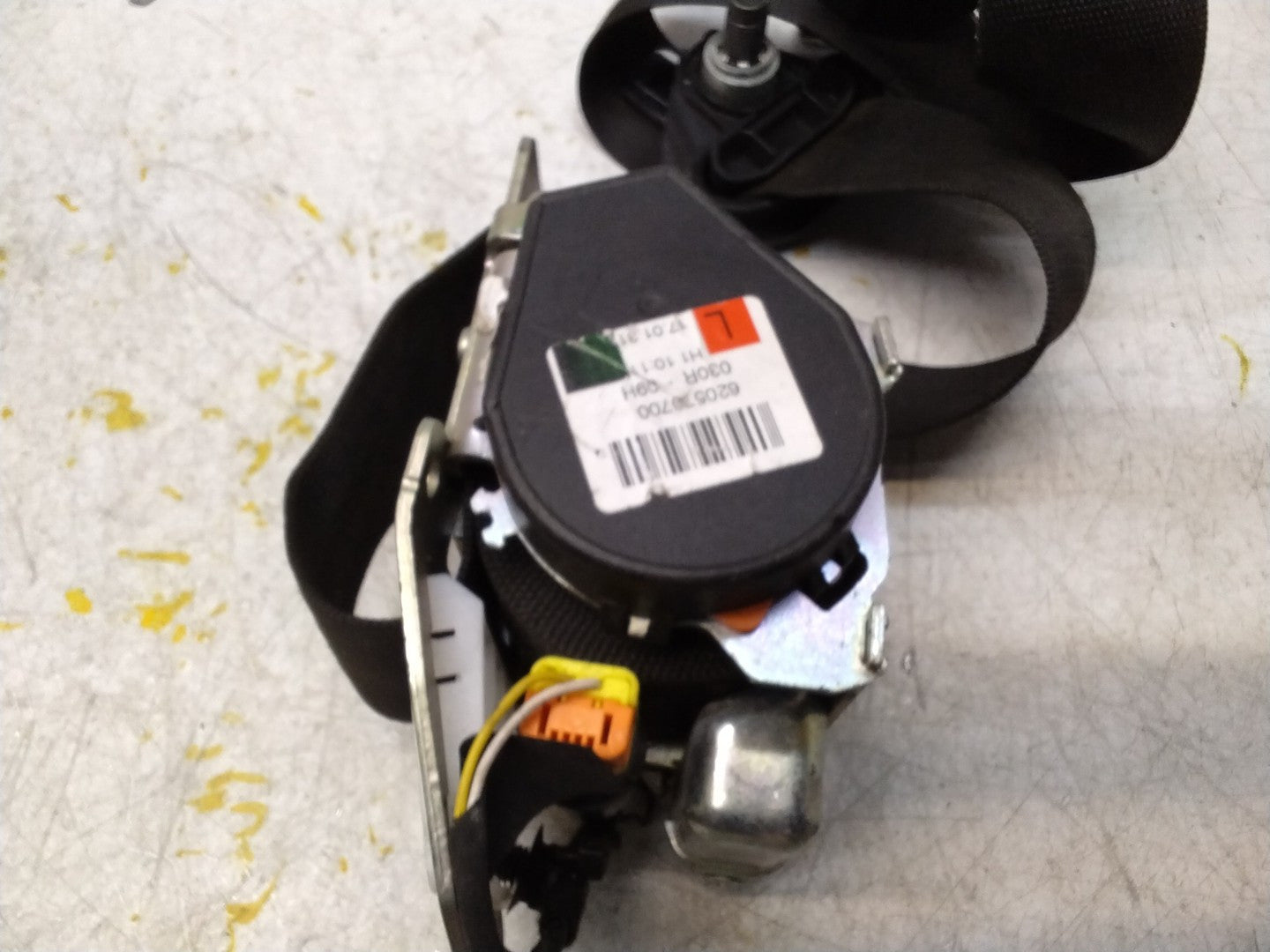 MERCEDES BENZ GLE W166 SIDE REAR SEAT BELT A1668603185 FMS370 NSR