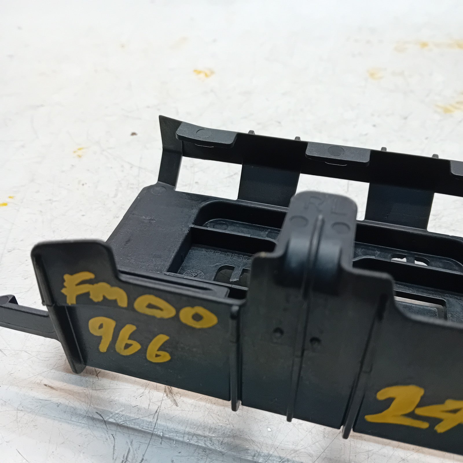 MERCEDES A CLASS W177 ECU BRACKET HOLDER TRIM A2475457900 FM00966