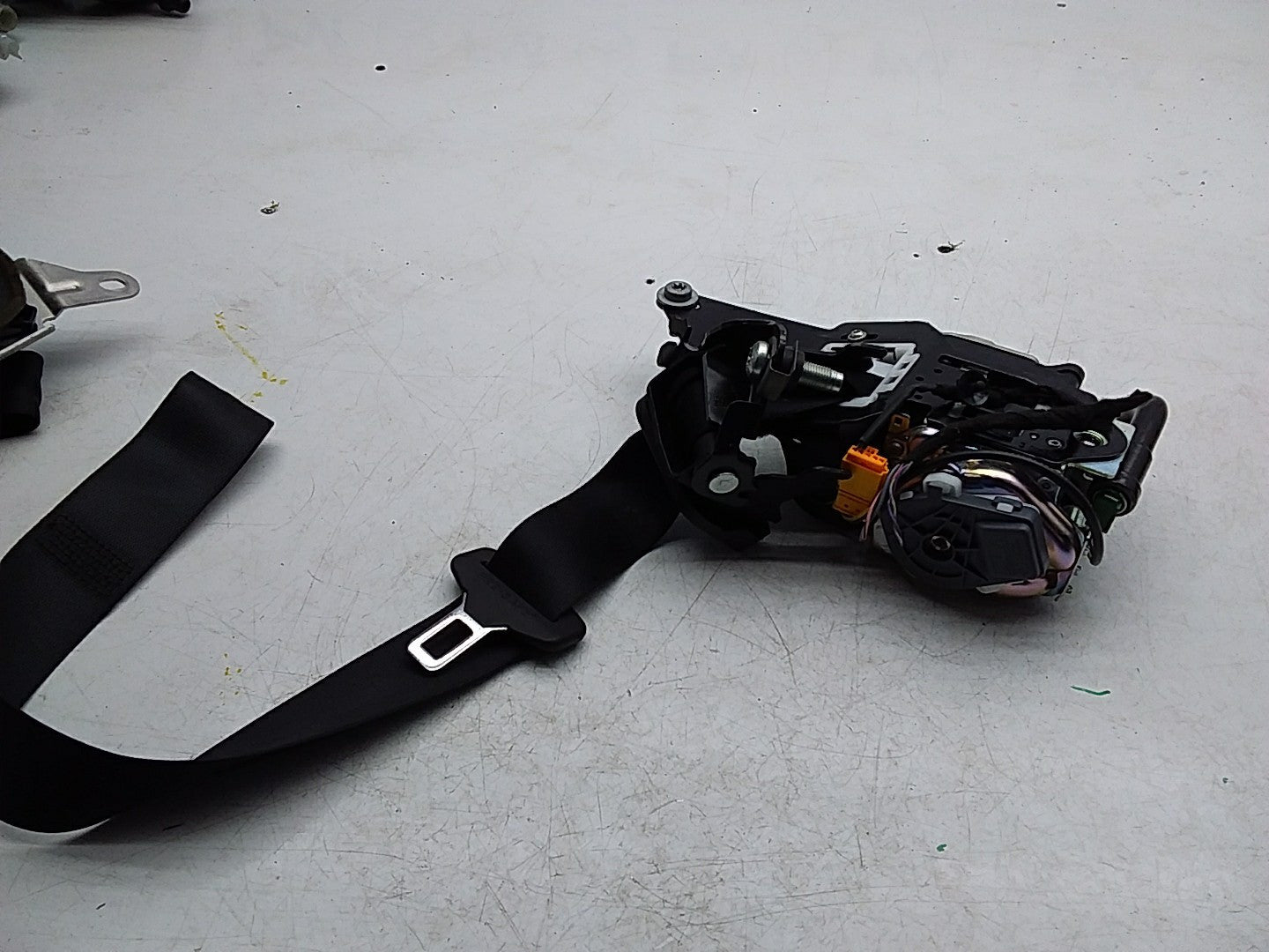 MERCEDES E-CLASS W238 SEAT BELT FRONT LEFT PASSENGER SIDE A2388602800 FMS266 NSF