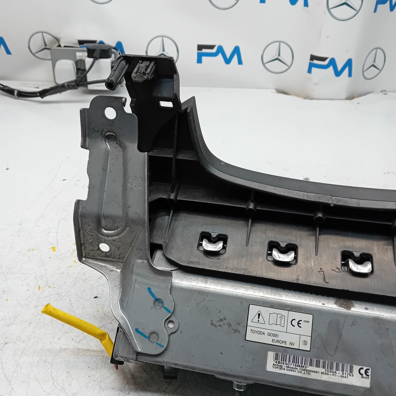 MITSUBISHI OUTLANDER MK3 KNEE AIR SRS BAG RIGHT DRIVER SIDE 7030A-31753 FM00994