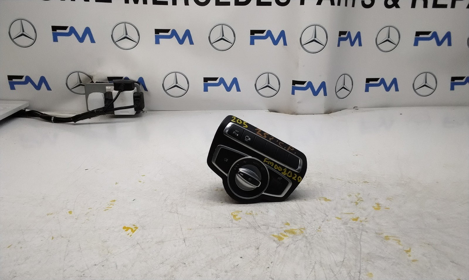 MERCEDES C-CLASS W205 HEADLIGHT CONTROL SWITCH 2014-2020 A2059051810 FM001020