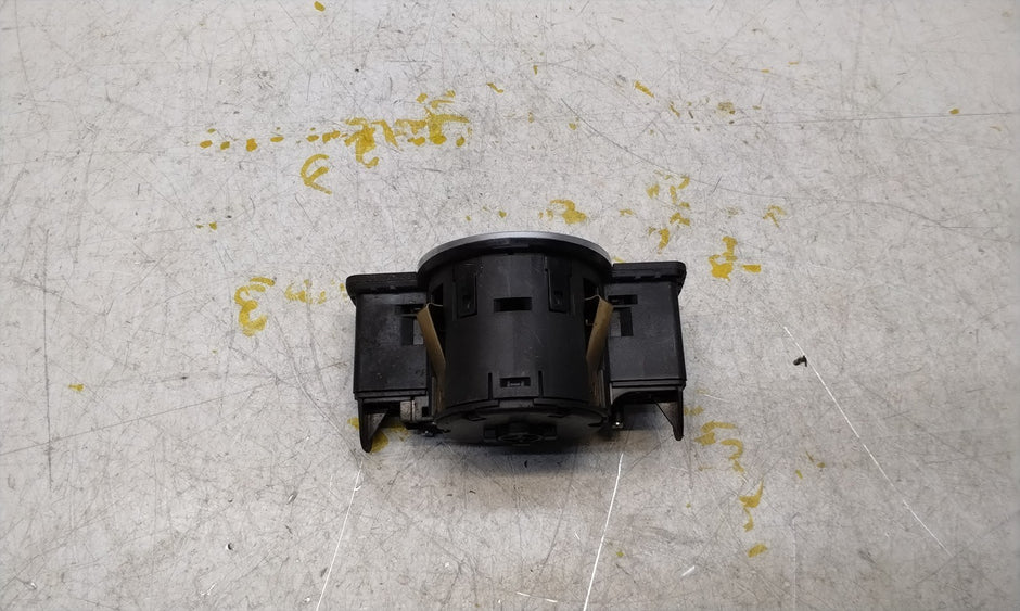 MERCEDES E-CLASS W212 HEADLIGHT CONTROL SWITCH 2014 A2129050551 FM001026