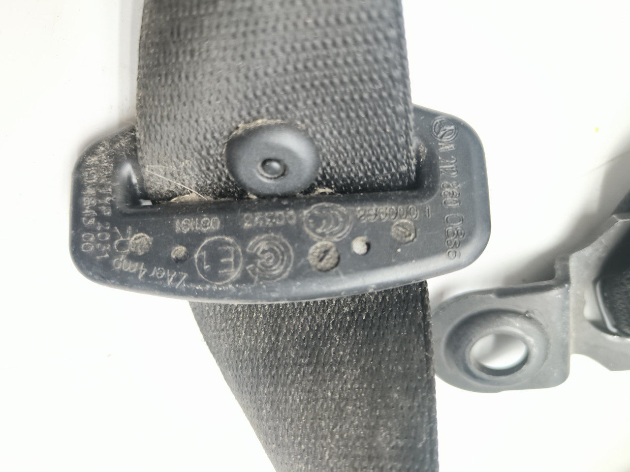 MERCEDES BENZ E-CLASS W212 DRIVER SIDE FRONT SEAT BELT A2128600886 OSF FMS24