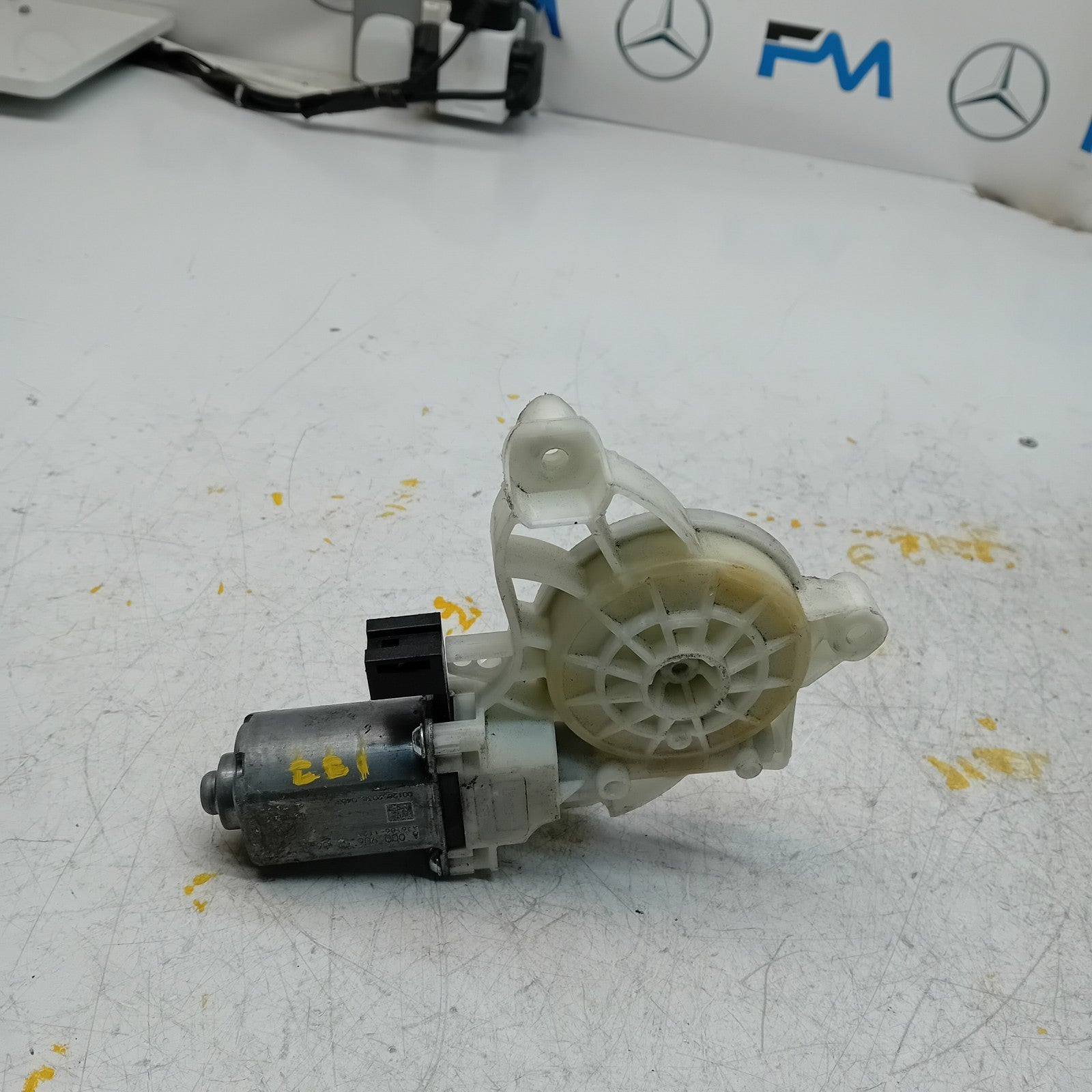 MERCEDES C E-CLASS W213 W205 PASSENGER FRONT WINDOW MOTOR A0009065806 FM00944