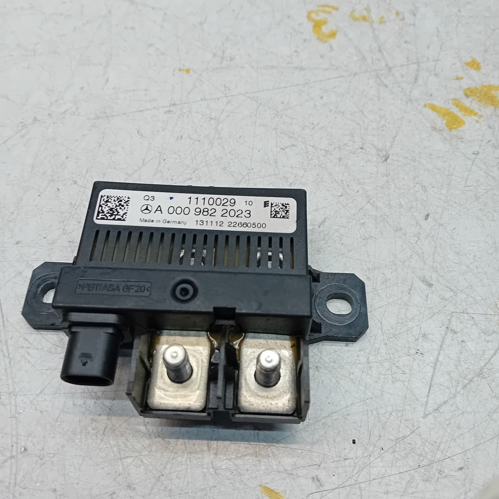MERCEDES  SPRINTER W906 BATTERY RELAY MODULE A0009822023 FM00866