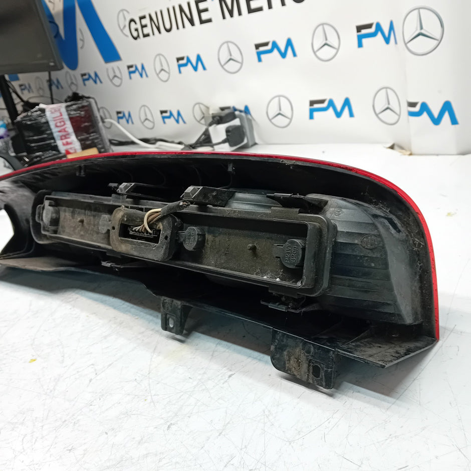 MERCEDES VITO W639 2004-14 PASSENGER NS OUTER REAR TAIL LIGHT 964678-00 FMT151