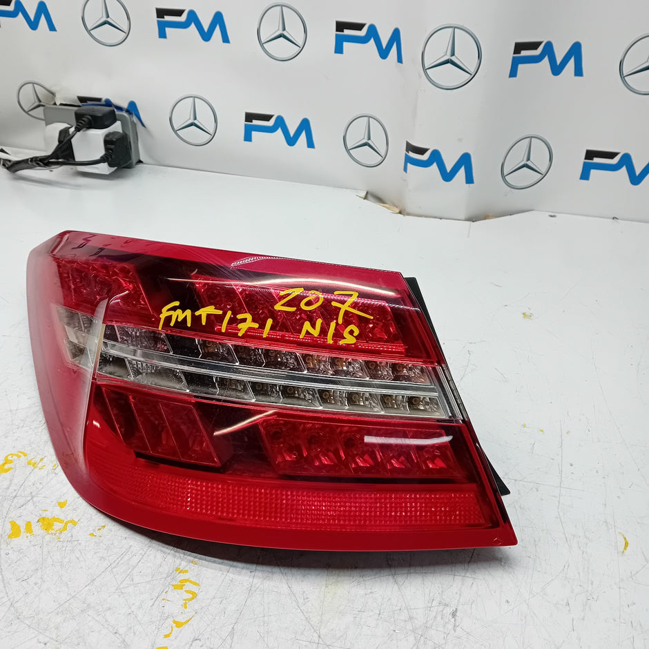 MERCEDES E-CLASS W207 COUPE PASSENGER SIDE NS REAR TAIL LIGHT A2079060158 FMT171