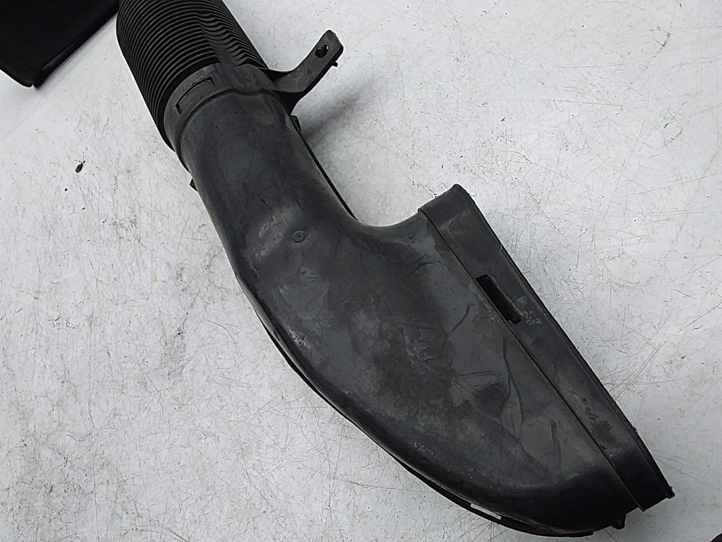 MERCEDES BENZ E-CLASS W212 AIR INTAKE TUBE A6510903437 FMI10
