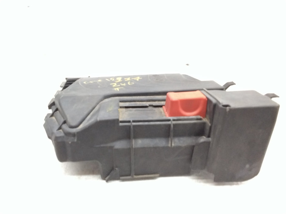 MERCEDES BENZ  B-CLASS  W246 FUSE RELAY JUNCTION BOX LID A2465400182  FMF155