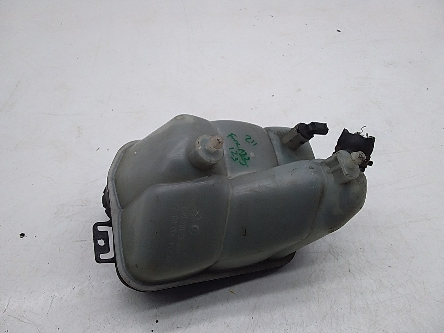 MERCEDES BENZ E-CLASS W211 COOLANT EXPANSION TANK 2003-2009 A2115000049 FMC123