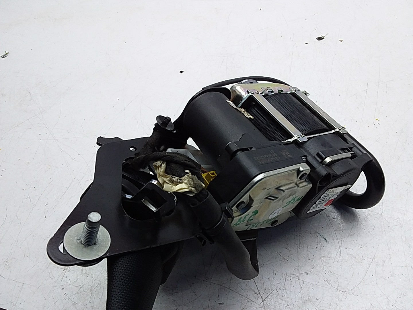 MERCEDES E-CLASS W238 SEAT BELT FRONT LEFT PASSENGER SIDE A2388602800 FMS261 NSF